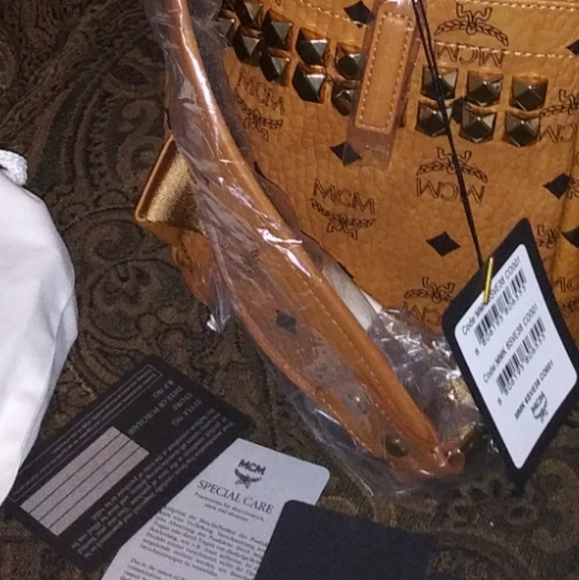 LG MCM Back Pack - Picture 2 of 7